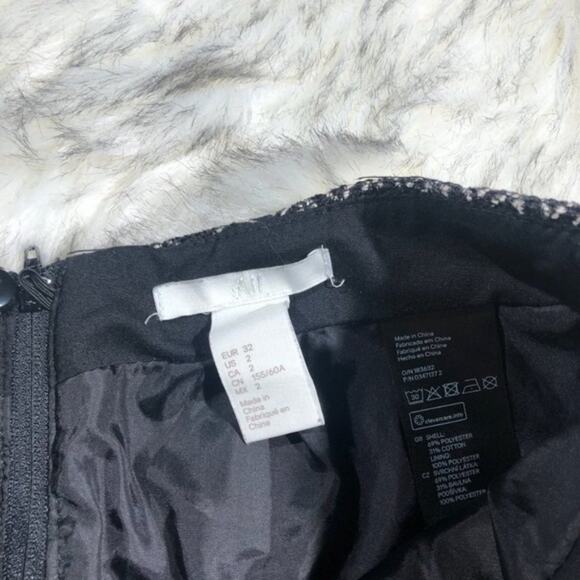 H&M short black & white striped boho knit faux wrap skirt size 2 - Picture 3 of 6